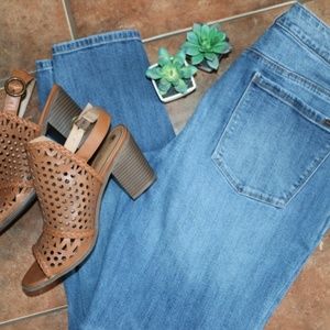 White house black market The skinny jeans size 12